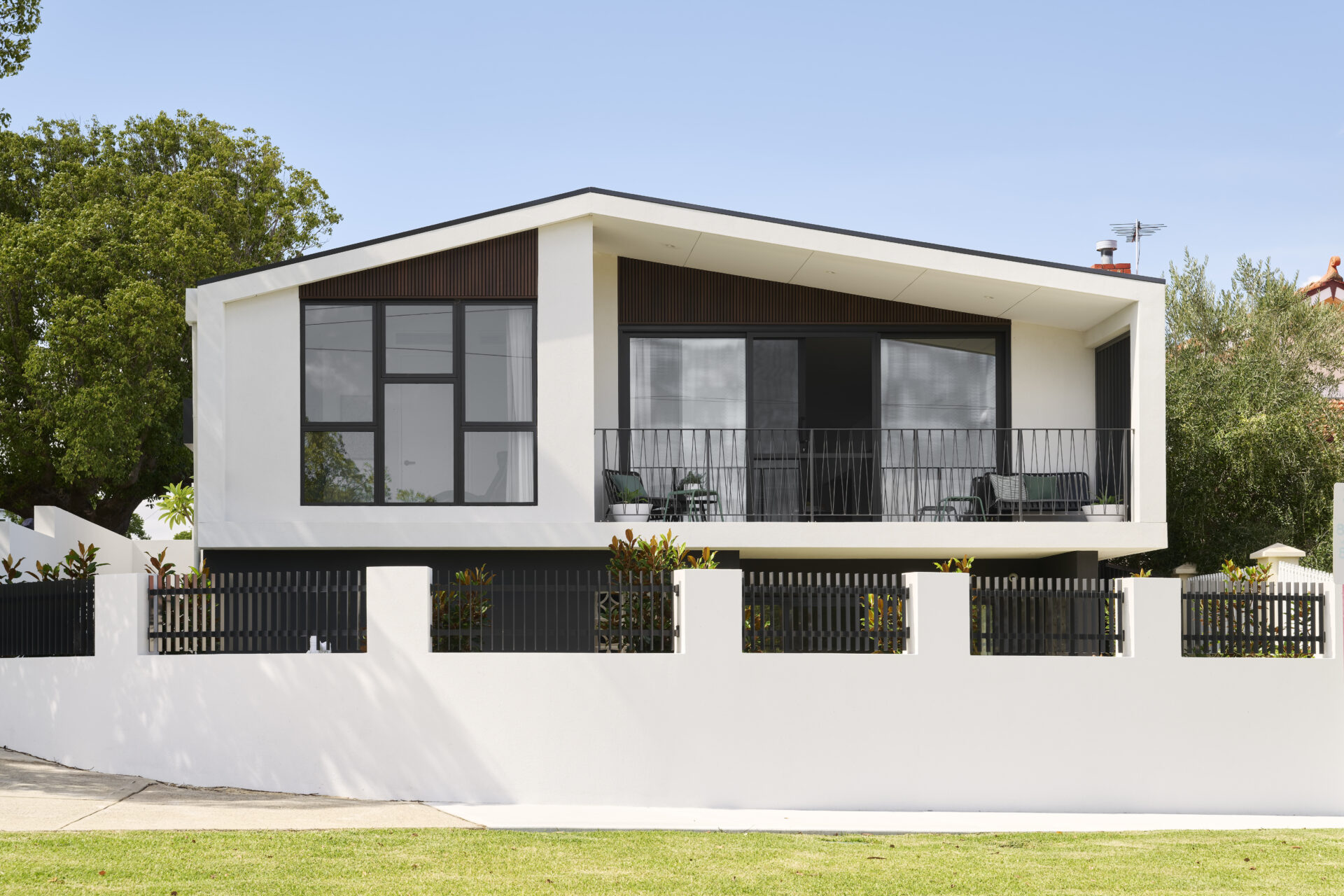 Showcasing Flawless Mid Century Modern With The North Perth